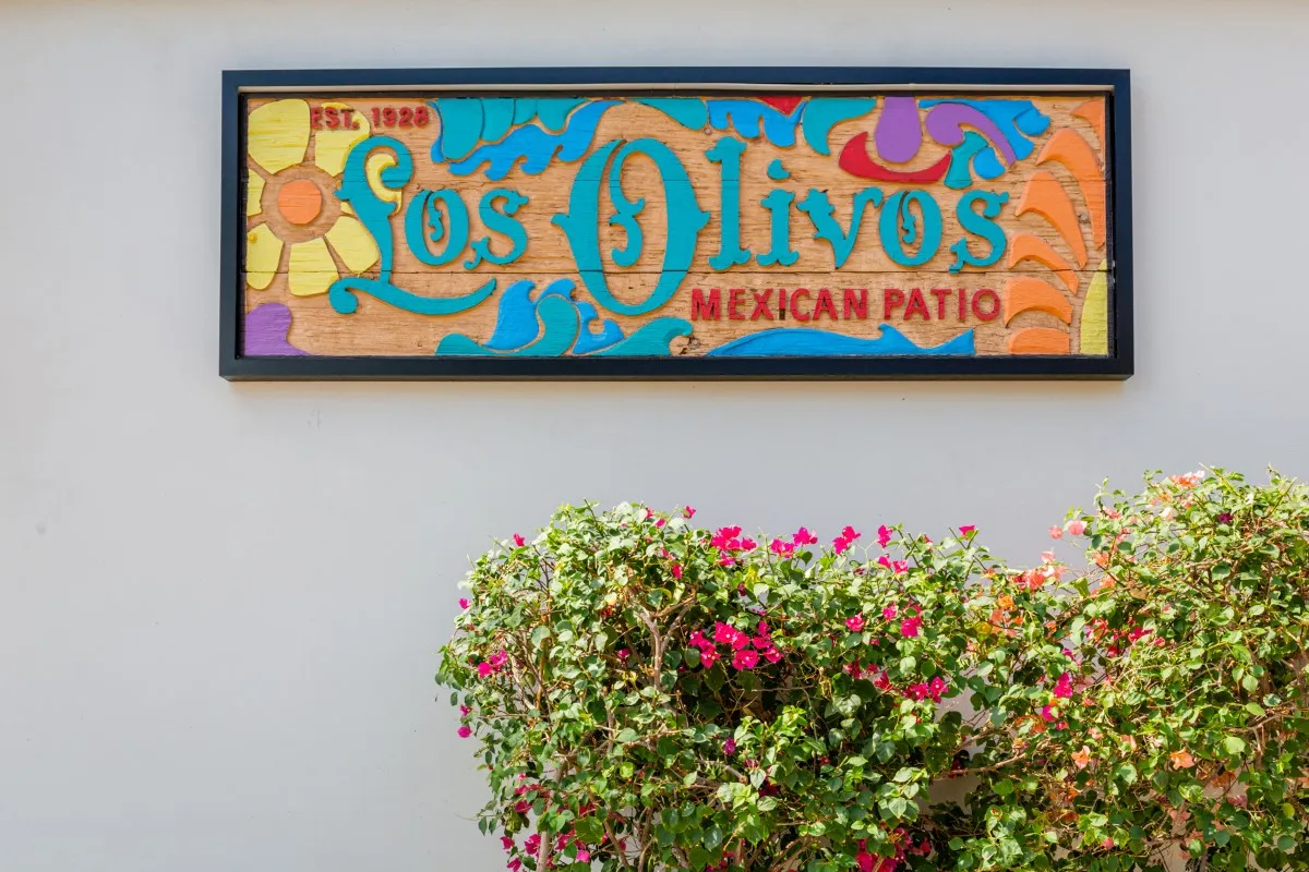 Los Olivos Mexican Patio building sign