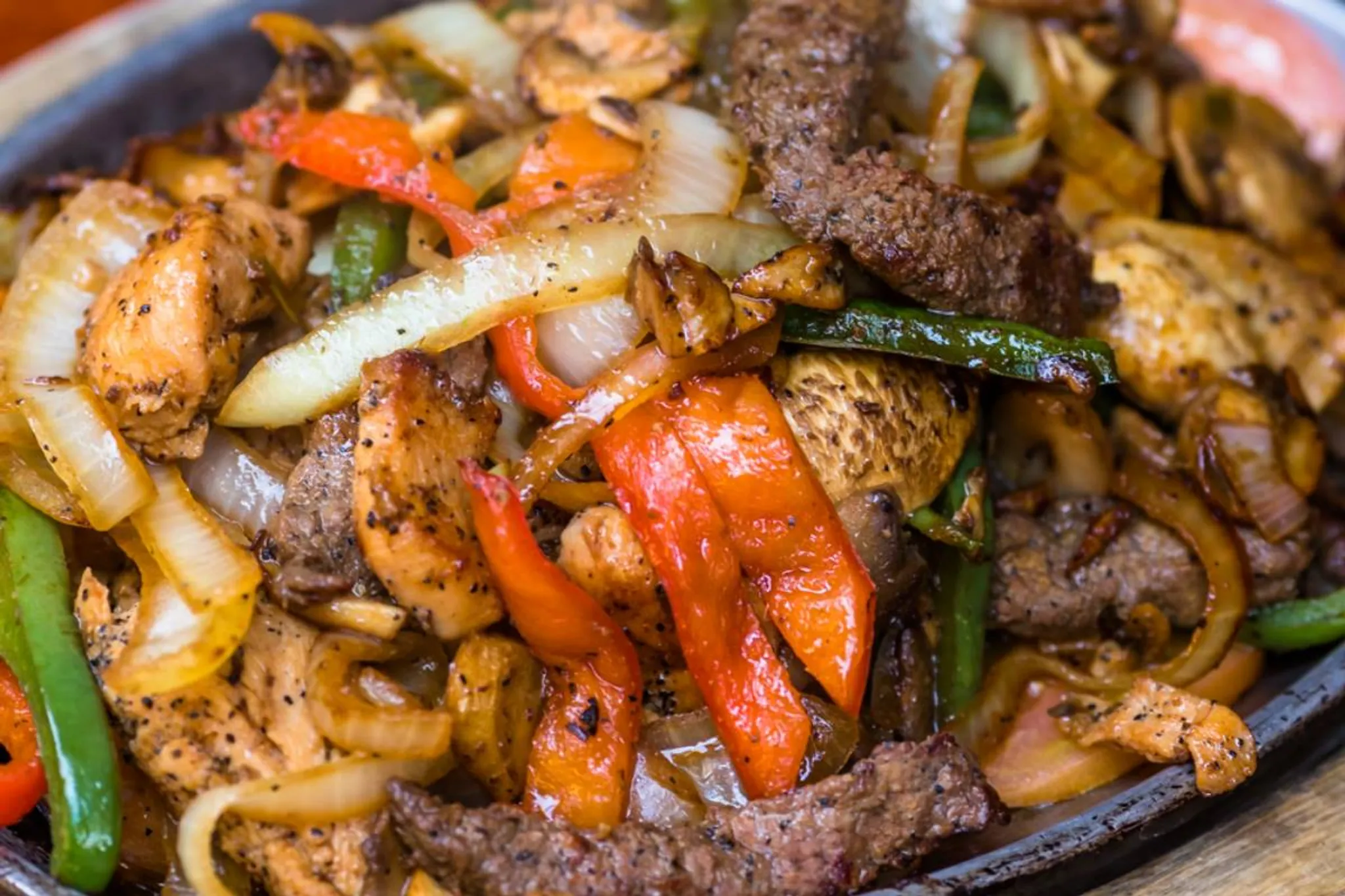 Sizzling fajitas at Los Olivos